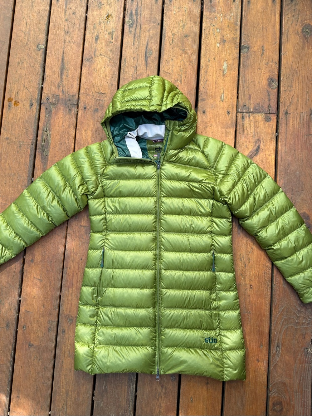 Stio Women's Hometown Hooded Parka in Autumn Green